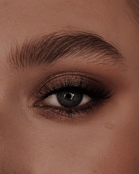 Bronzed Eyeshadow Looks, Smokey Eye Dance Makeup, Makeup For A Brown Dress, Simple Brown And Gold Eyeshadow, Eyeshadow For Dark Eyes, Green Eyes Smokey Eye, Golden Brown Eyeshadow, Brown Shimmer Eye Makeup, Prom Makeup For Brown Eyes Smokey