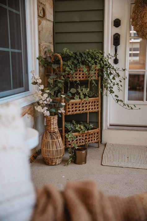 Neutral Front Porch Decor - Create a Front Porch Oasis. Hanging porch swing and oversized outdoor sofa. Hanging planters. Outdoor pillows. Natural materials and greenery. Aesthetic Patio Ideas Apartment, Plantar Ideas For Front Porch, Small Ladder Decor Ideas Front Porch, Mini Front Porch Ideas, Enclosed Front Porch Decor, Front Porch Corner Ideas, Front Porch Ideas Cottage, Cozy Small Front Porch Ideas, Cute Small Front Porch Ideas