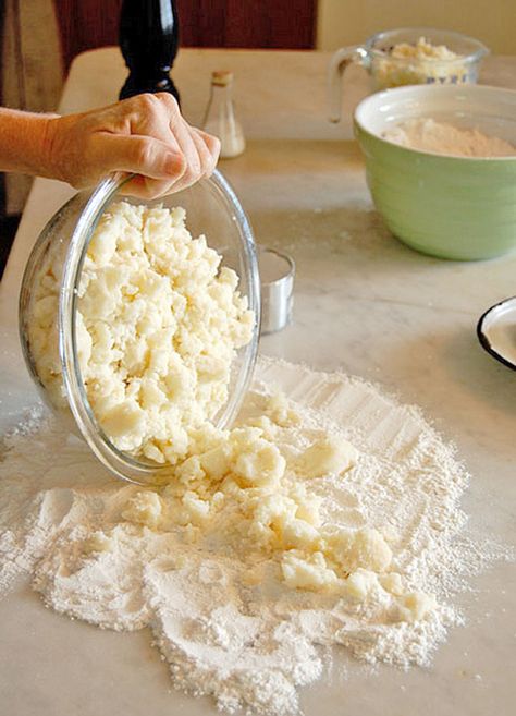 Gnocchi Recipes Easy, Gnocchi Recipes Homemade, Homemade Pasta Recipe, Homemade Mashed Potatoes, Making Gnocchi, Gnocchi Recipe, Homemade Gnocchi, Leftover Mashed Potatoes, Homemade Noodles