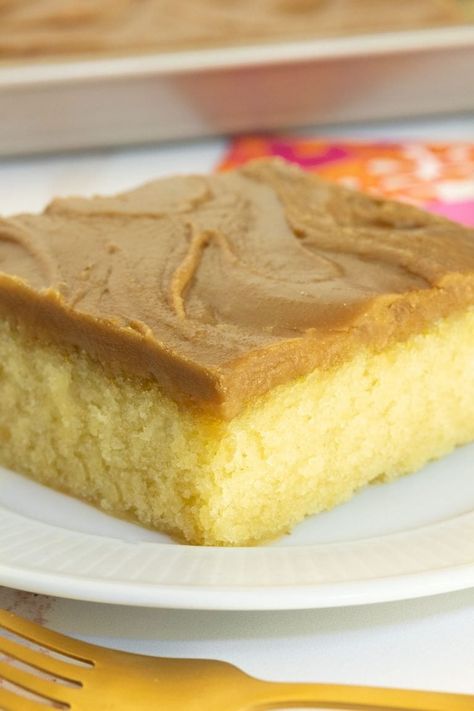 With just one bowl and a whisk, you can put together this FABULOUS Caramel Buttermilk Sheet Cake. The melt-in-your-mouth caramel icing is as easy as the cake! #whitetexassheetcake, #easysheetcake, #buttermilksheetcake, #caramelsheetcake, #ridiculouslyeasy Caramel Sheet Cake, Hot Milk Cake, Caramel Cake Recipe, Caramel Icing, Easy Caramel, Caramel Frosting, Sheet Cake Recipes, Milk Cake, Caramel Cake