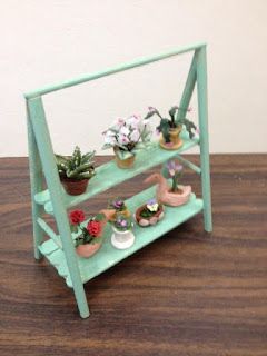 Minatures Dollhouse Accessories, Popsicle Stick Mini Furniture, Tiny House Craft, Barbie Crafts, Barbie House Furniture, Plant Rack, Popsicle Crafts, Doll Furniture Diy, Doll House Plans