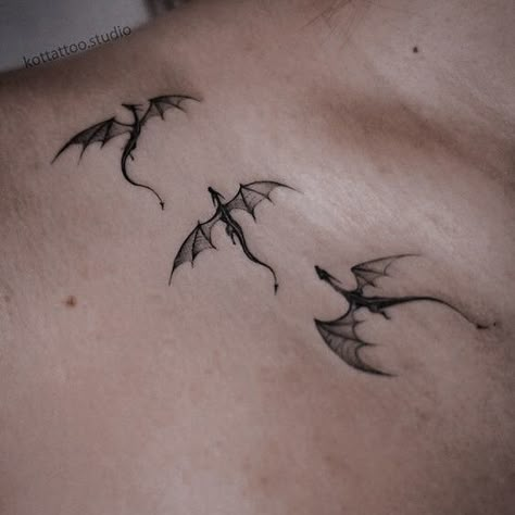 Dragon Collar Bone Tattoo Men, Dragon Colar Bone Tattoo, Tattoo Ideas Female Edgy, Wrist Tattoos Anime, Three Dragon Tattoo, Dragon Tattoo Collar Bone, Dragon Tattoo Sternum, Out Of The Woods Tattoo, Got Dragon Tattoo