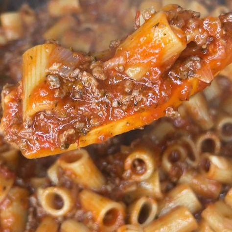 EASY Beefaroni Recipe Easy Beefaroni Recipe, Beefaroni Recipe, Bbq Chicken Sliders, Italian Dishes, Pasta Recipe, Weeknight Meals, Family Dinner, Meal Time, Pasta Dishes