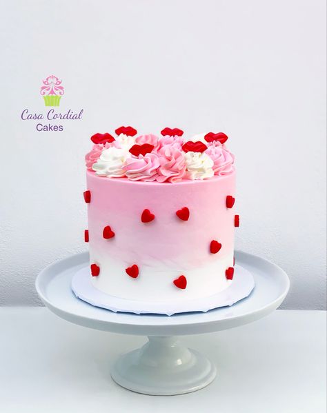 Valentines Themed Cake, Valentine Bday Cake, Velentain Days Cake, Valentines Birthday Cake Ideas, Simple Valentines Cakes Ideas, Valentine's Cake Design, Valentines Day Cake Ideas Creative, Valentine’s Day Cake Decorating Ideas, Mini Valentines Day Cakes