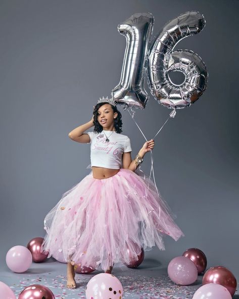 10 Year Birthday Photo Shoot, 13 Photo Shoot Ideas, 13th Birthday Photo Shoot Ideas, Birthday Party Outfit Women, Spring Birthday Outfit, 16 Photoshoot, Birthday Outfit For Teens, 16th Birthday Outfit, Birthday Photo Shoot