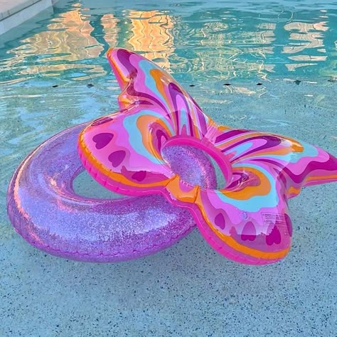 Pool Toys Aesthetic, Tropicore Aesthetic, Aesthetic Pool Floats, Mermaid Summer Aesthetic, Pink Pool Aesthetic, Barbie Summer Aesthetic, Y2k Pool Party, Pool Floats Aesthetic, Floaty Aesthetic