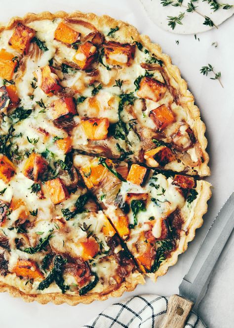 Quiche Recipes Dinner, Butternut Squash Tart Recipes, Crowd Pleasing Vegetarian Recipes, Butternut Squash Quiche Recipes, Veg Quiche Recipes, Fall Quiche Recipes, Squash Quiche Recipes, Autumn Quiche, Quiche Recipes Vegetarian