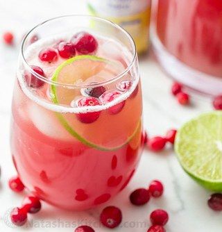 Cranberry Pineapple Punch, Easy Picnic Recipes, Cranberry Juice And Vodka, Christmas Drinks Alcohol Recipes, Christmas Drinks Alcohol, Champagne Punch, Picnic Recipes, Cranberry Juice Cocktail, Coctails Recipes