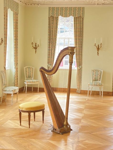 Harp Room, Harp Aesthetic, Empty Room, Aspiring Artist, White Room, Music Room, Harp, Artsy Fartsy, So Beautiful