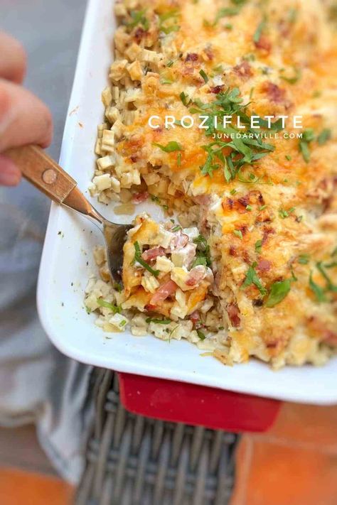 Croziflette is a French pasta bake with local crozets, bacon and reblochon cheese. One of my favorite French Alps mountain dishes! French Pasta, Yummy Food Ideas, Thanksgiving Family Dinner, Pasta Varieties, Cooking With White Wine, Fondue Recipes, Baked Pasta Recipes, Recipes Simple, Thanksgiving Family