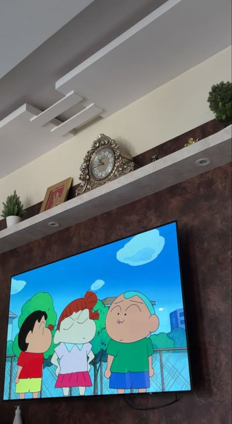 Shinchan Snap, Watching Tv Snap, Birthday Card For Bf, Daily Snap Ideas, Tv Snap, Card For Bf, Netflix And Chill Tumblr, Movie Night Photography, Money Images Cash