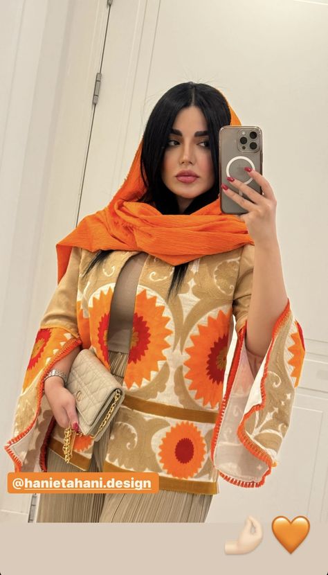 Manto Persian Fashion, Persian Dress, Iran Style, Arab Girl, Beach Crafts Diy, Cloth Patterns, Iranian Fashion, Persian Fashion, Stylish Photo