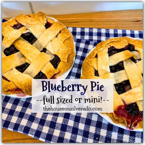 Mini Blueberry Pies, Blueberry Pies, Fresh Blueberry Pie, Mini Pie Recipes, Individual Pies, Berry Pie, Butter Pie, Flaky Crust, Blueberry Pie