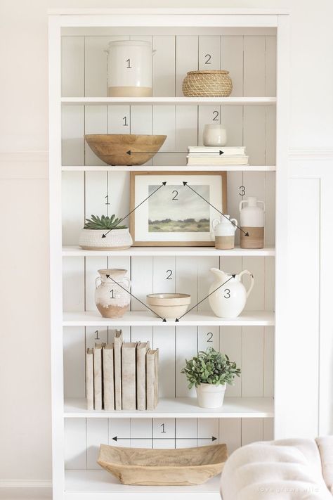 How to style a bookshelf #shelfstyling #homestyling #homedecor White Book Shelf, Distress Paint, Styling 101, Styling Bookshelves, Box Centerpiece, Koti Diy, Shelf Decor Living Room, Styling Shelves, Decorating Bookshelves