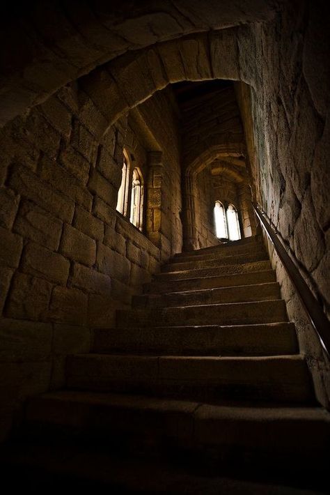 Foto Scale, Warkworth Castle, Castles Interior, Hogwarts Aesthetic, Dark Academia Aesthetic, Old Stone, Medieval Castle, Fantasy Warrior, 판타지 아트