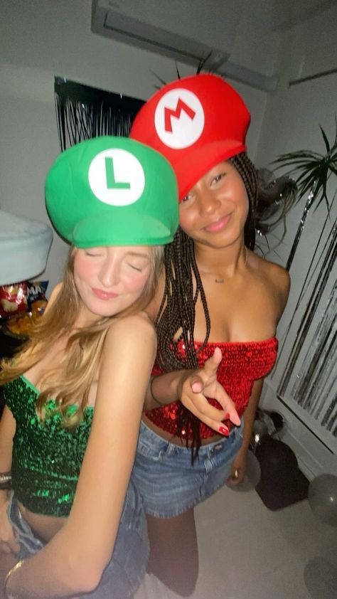 Preppy Mario And Luigi Costumes, Duo Simple Costumes, Girl Mario And Luigi Costumes, Lugi And Mario Costumes, Cute Mario And Luigi Costumes, Female Mario Costume, Duo Halloween Costumes Mario And Luigi, Halloween Mario And Luigi, Super Mario Costumes For Women