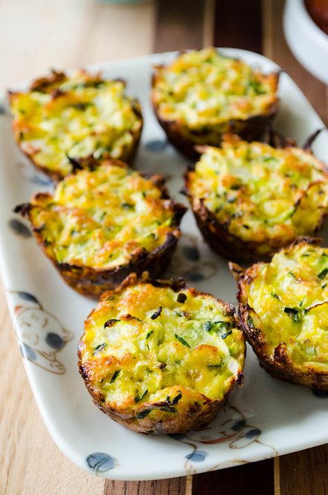 Baked Zucchini Bites (Gluten Free Option) | cooking ala mel Zucchini Appetizer Recipes, Zucchini Appetizer, Zucchini Tots, Zucchini Bites, Pie Maker, Baked Zucchini, Bake Zucchini, Think Food, Veggie Dishes