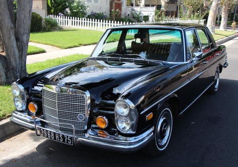 1970 Mercedes Benz 280SE                                                                                                                                                                                 More 1970 Mercedes Benz, Mercedes Classic Cars, Mercedes W114, Mercedes 280, Vintage Mercedes, Old Mercedes, Benz Classic, Benz Cars, Car Purchase