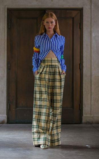 Tokyo Street Fashion, Rosie Assoulin, Mode Casual, Cotton Poplin Shirt, Vogue Russia, Plaid Pants, Soft Grunge, Grunge Style, Doc Martens