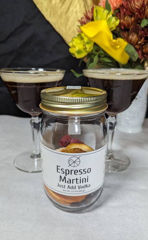 Want to elevate your Espresso Martini skills? Our Infusion Kit allows you to make up to 8 Espresso Martinis at home! How To Make Cocktail Infusion Kit, Cocktail Infusion Kit Diy, Espresso Martini Gift, Diy Espresso, Cocktail Infusion Kit, Espresso Vodka, Mason Jar Cocktails, Alcohol Infusion, Orange Raspberry