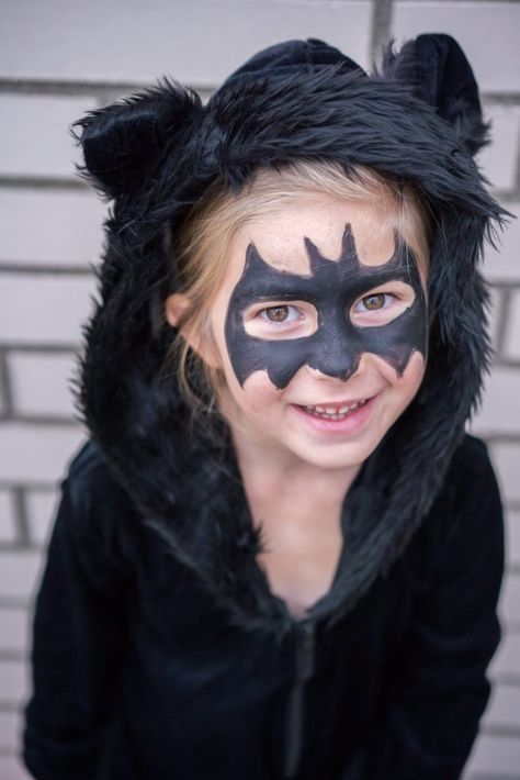 Chelsee from The House of Hood Blog shares last minute Amazon Prime costume ideas for kids! These bats will ship super quickly, so you can get them before the big day! #amazonprime #halloweencostumes #batcostume #kidscostumes #halloween Bat Makeup Halloween Kids, Bat Costume Makeup, Bat Face Paint, Bat Makeup, Easy Halloween Face Painting, Costume Ideas For Kids, Bat Halloween Costume, Snazaroo Face Paint, Bat Face