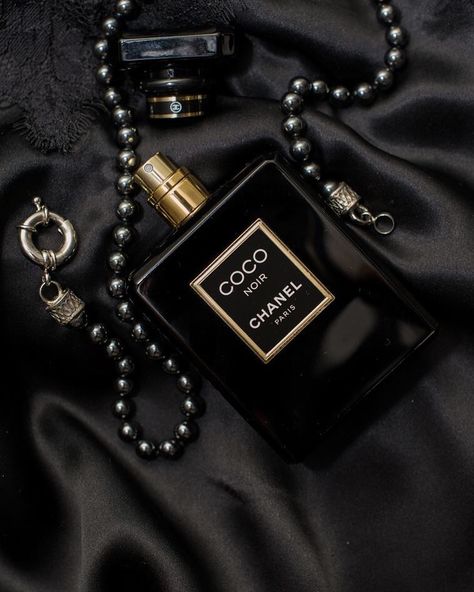 2000s Perfume, Coco Chanel Noir, Chanel Aesthetic, Black Perfume, Parfum Chanel, Chanel Lover, Popular Perfumes, Perfume Photography, Chanel Perfume