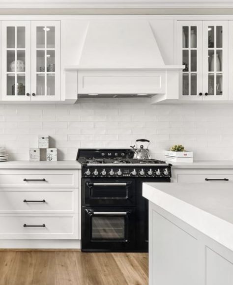 Smeg Stove, Smeg Kitchen, Black Ovens, Kitchen Stove, Black Kitchens, Kitchen Inspo, White Kitchen, New Kitchen, Stove