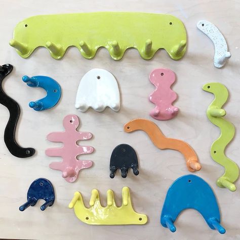 Ceramic Hooks Diy, Ceramic Coat Hooks, Polymer Clay Wall Hook, Clay Hooks Diy, Pottery Key Holder, Ceramic Wall Hanger, Ceramic Wall Hooks, Baby Ceramic Ideas, Ceramic Wall Hook