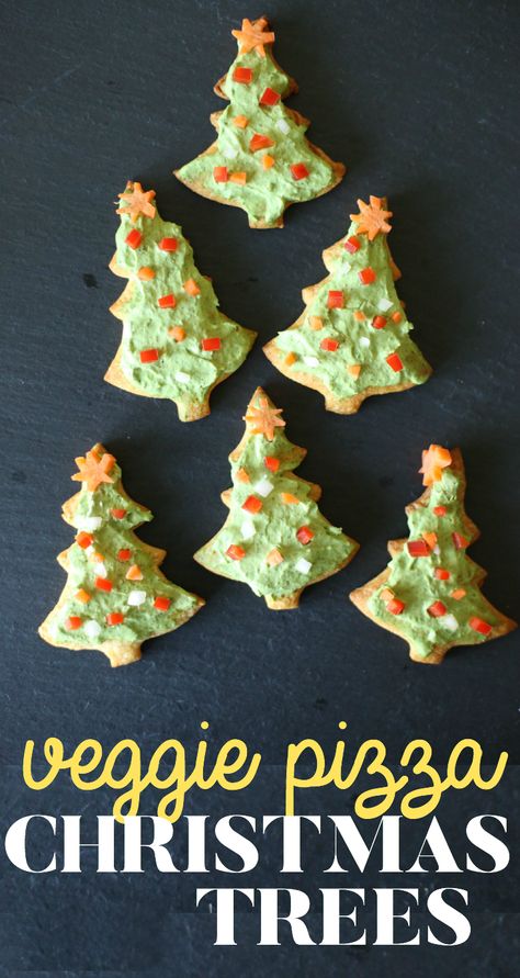 Veggie Pizza Christmas Trees:  The perfectly delicious and healthy way to get some veggies in during Christmas!  A great Christmas school snack or appetizer! Pizza Christmas Tree, Pizza Christmas, Christmas Pizza, Awesome Appetizers, Vegetarian Christmas, Festive Food, December Christmas, Best Party Food, Christmas Foods