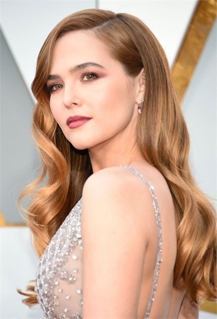 HOW-TO: Zoey Deutch's Oscars Red Carpet Look - Inspiration - Modern Salon Wedding Hairstyles And Makeup, Oscars Red Carpet, Red Carpet Hair, Zoey Deutch, Hair Color Auburn, Red Carpet Look, Looks Party, The Oscars, Cool Hair Color