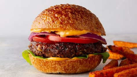 How to Make the Best Veggie Burger Best Veggie Burger Recipe, Burgers On The Stove, Veggie Burger Recipe, Best Veggie Burger, Veggie Burgers Recipe, Beans On Toast, How To Cook Burgers, Vegan Beans, Burger Recipe