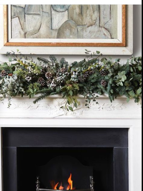 Mantlepiece Ideas, Christmas Mantlepiece, Christmas Mantles, Winter Mantle, Christmas Garland Mantle, Christmas Fireplace Mantels, Christmas Decs, Cabin Christmas, Christmas Floral Arrangements