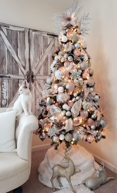 Christmas Tree Rose Gold And White, Rise Gold Christmas Tree, White Silver Rose Gold Christmas Tree, Black White Rose Gold Christmas Tree, Rose Gold And White Christmas Tree, Rose Gold And Silver Christmas Tree, Rose Gold Christmas Tree Ideas, Beautiful Christmas Trees Decorated, Black Xmas Tree