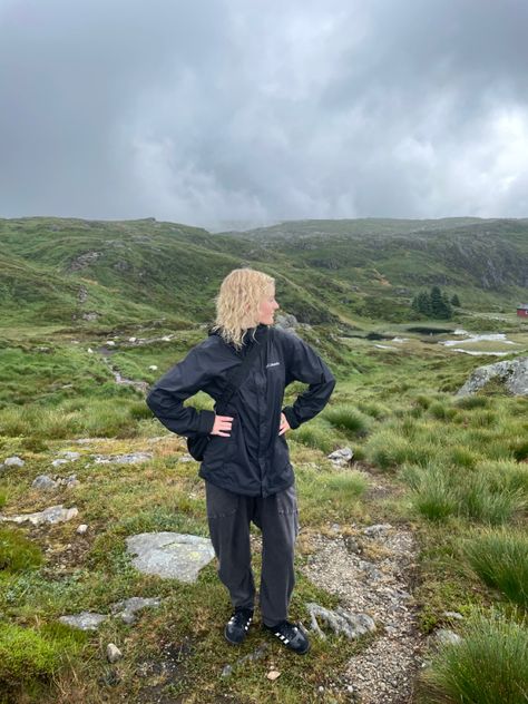 Hiking Outfit Raining, Hiking Outfit Rainy Days, European Hiking Outfit, Hiking Rain Outfit, Blue Raincoat Outfit, Aesthetic Raincoat, Mountain Outfit Aesthetic, Raincoat Outfit Aesthetic, Rain Outfit Aesthetic