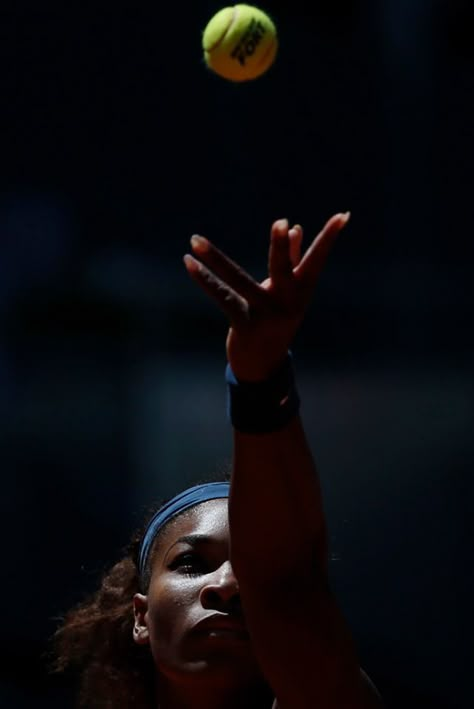 Serena Williams Tennis Photoshoot, Serena Williams Tennis, How To Play Tennis, Tennis Photography, Venus And Serena Williams, Tennis Pictures, Tennis Photos, Paris Bedroom, Sport Portraits