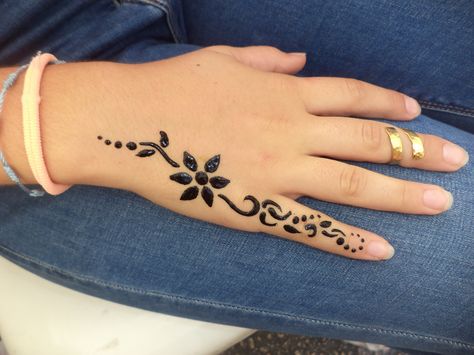 Simple Henna Ideas Hands, Fun Henna Designs, Simple Henna Designs For Beginners Hand, Henna Tattoo Ideas Simple, Henna Tatoos Ideas, Hanna Tattoo, Small Henna Tattoos, Small Henna Designs, Henna Designs Simple