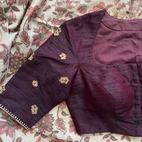 Elevate your wardrobe with our stunning Designer Zardosi Maggam Work Blouses! ✨ - Fabric : Half pattu/Raw Silk - Dispatch: 4 days - Price. 20p0 :unstitched- : - 2550stiched With customizable colors and sizes, each blouse is crafted to perfection, just for you! Don’t miss out—transform your outfit with a touch of tradition and elegance. Get yours now and stand out in any crowd! 🌸 . . . . #maggam #maggamwork #lehengacholi #fashion #aariwork #maggamworkblouse #kalamkari #embroiderydesign #baa... Back Open Maggam Work Blouse Designs, Pattern Blouses For Sarees Pattu, Raw Silk Blouse Designs, Neck Designs For Blouse, Saree Combination, Basic Blouse Designs, Kalamkari Blouse Designs, Blue Blouse Designs, Pattern Blouses