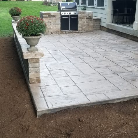 Beautiful pattern stamped concrete! Majestic Ashlar and is available in all different color combinations! Decorative Concrete Patio, Stamped Concrete Patio Designs, Concrete Backyard, Patio Plans, Concrete Patio Designs, Patio Pavers Design, Colorful Patio, Patio Deck Designs, Stamped Concrete Patio