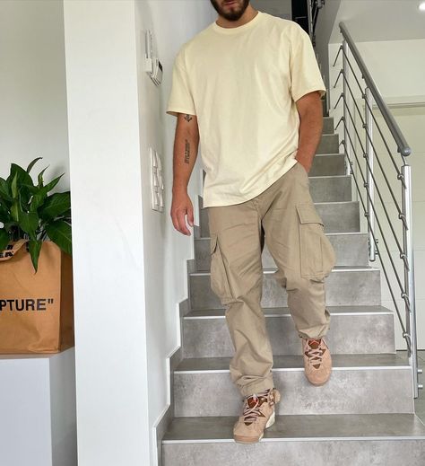 Mens Khaki Pants Outfit Street Style, Neutral Color Outfits Men Casual, Cream Streetwear Outfit, Cream Shoes Outfit Men, Beige Shoes Outfit Men, Cream Shoes Outfit, Beige Sneakers Outfit, Tan Shoes Outfit, Beige Nike Shoes