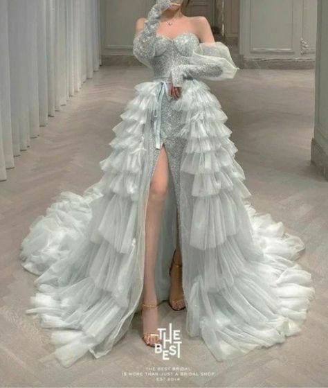 White Gala Dresses Long, Masquarede Ball Outfit Woman, Đầm Dự Tiệc, Masquerade Outfit Ideas For Women, Gala Dresses Long, Ball Gowns Fantasy, Debut Gowns, Fairy Prom Dress, Matric Dance Dresses