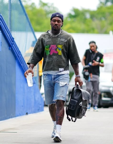 Asics Outfit Black Men, Stephon Diggs Outfits, Miami Outfits Men Street Styles, Stefon Diggs Outfit, Stephon Diggs Fashion, Stefon Diggs Fashion, Stephon Diggs, Summer Drip, Clothing Line Ideas