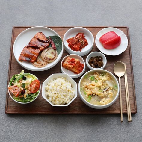 곰곰이밥상 (@nye0707) • Instagram photos and videos Korean Wedding Food, Cauliflower Potato Soup, Minimal Wedding Dress, Korean Wedding, Potato Soup, Wedding Food, Korean Food, Food Inspiration, Food And Drink