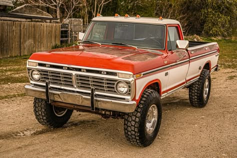 This 1975 Ford F-250 Ranger XLT "Highboy" still wears its original paint and factory body panels. #Ford 1975 Ford F250 Ranger, 1974 Ford F250 Highboy, 1975 Ford F250 Highboy, 77 Ford Truck, Old School Pick Up Truck, 1968 Ford Truck, 1975 Ford Truck, Ford Old Trucks, 70s Ford Truck