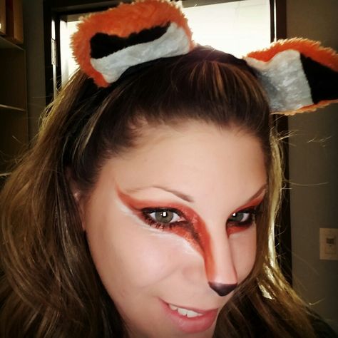 Cute fox make up Fox Nose Makeup, Fox Face Makeup Halloween, Fox Costume Makeup Simple, Cute Fox Makeup Halloween, Halloween Fox Costume, Red Fox Makeup, Fox Makeup Kids, Fox Costume Women's, Fox Face Makeup