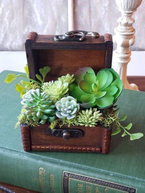 Centerpieces Masquerade, Diy Succulents Centerpiece, Wood Treasure Chest, Centerpieces Quinceanera, Quinceanera Centerpieces, Candles White, Masquerade Theme, Succulent Garden Design, Succulent Centerpieces