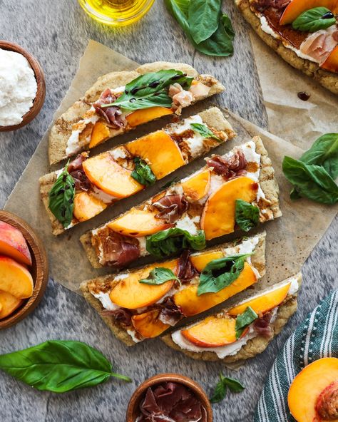 Peach Whipped Honey Ricotta Flatbread - Colorful Superfoodie Whipped Honey Ricotta, Peach Flatbread, Ricotta Flatbread, Flatbread Appetizers, Honey Ricotta, Whipped Honey, Chicken Flatbread, Bbq Bacon, Small Food Processor