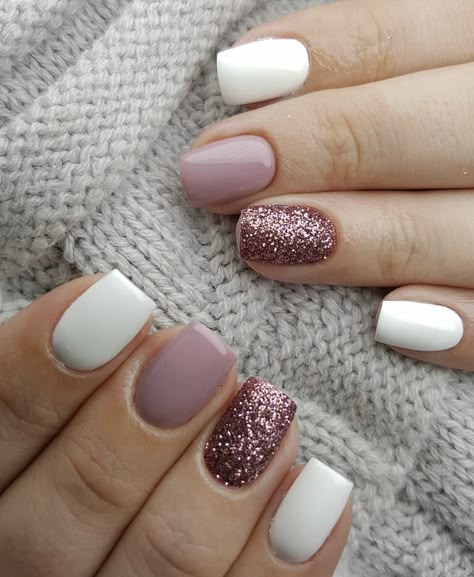 Acrylic Nail Colors Neutral, Short Nail Shellac Ideas Simple, Beautiful Dip Nails, Nails With Tape Design, Nail Art Calligraphy Pen, January Nails Ideas Simple Sparkle, Winter Nails Gel Short Simple, Gel Nails Patterns, Neutral Pretty Nails