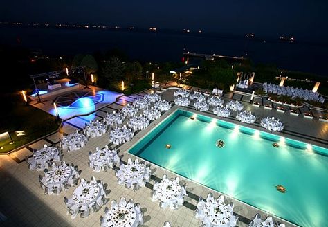 Pool Venue Wedding, Infinity Pool Wedding, Poolside Wedding Reception, Pool Wedding Decorations, Pool Events, Pool Dance, Pool Cabanas, Pool Party Themes, Wedding Villa