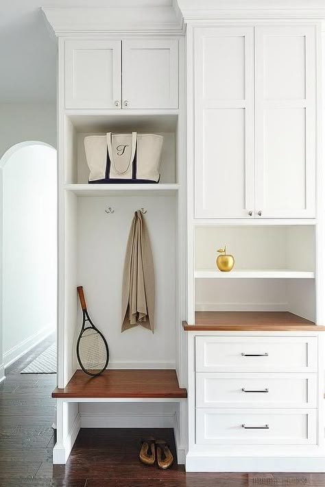 Beautiful mudroom features built-in cabinets fitted with a built-in bench with overhead shelf next to a built-in desk. Modern Farmhouse Mudroom, Ideas Armario, Transitional Laundry Room, Farmhouse Mudroom, Built In Lockers, Mudroom Cabinets, Laundry Room Storage Shelves, Laundry Room/mud Room, Mudroom Entryway