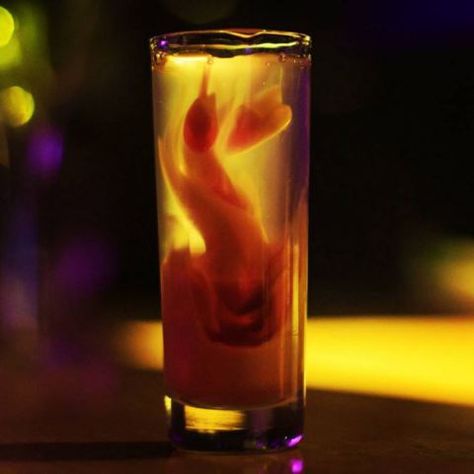 Molecular Cocktails, Cocktail Pictures, Themed Cocktails, House White, Science Themes, How To Make Drinks, Colorful Fruit, Oil Slick, Adult Drinks